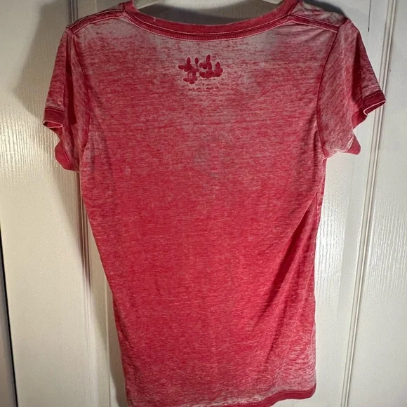 Women’s Philadelphia Phillies Red V-Neck T-Shirt - Picture 3 of 3